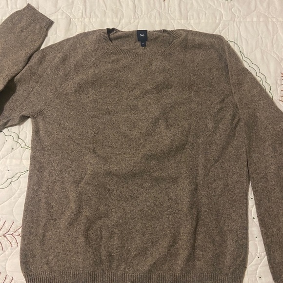 Closet Staple - Gap Sweater - Picture 1 of 5